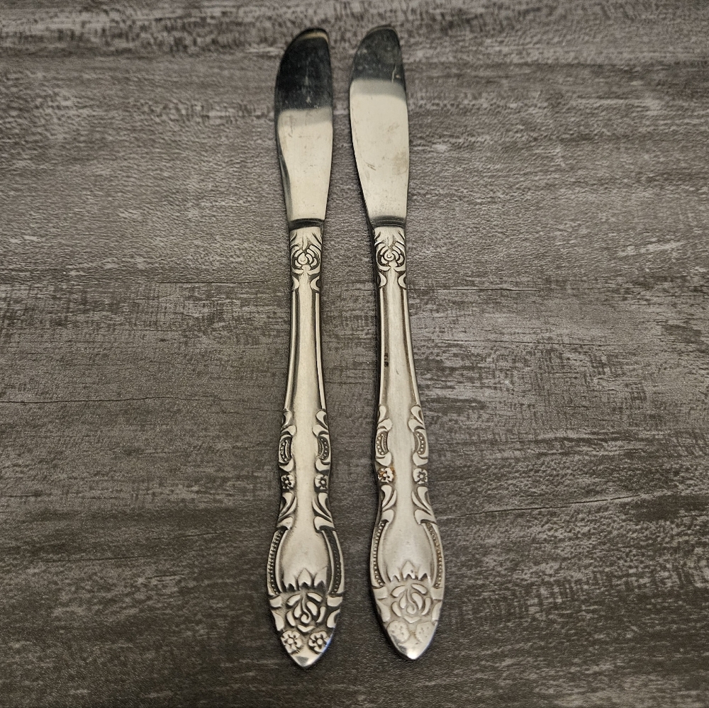 Rogers Set of 2 Floral Stainless Steel Knives